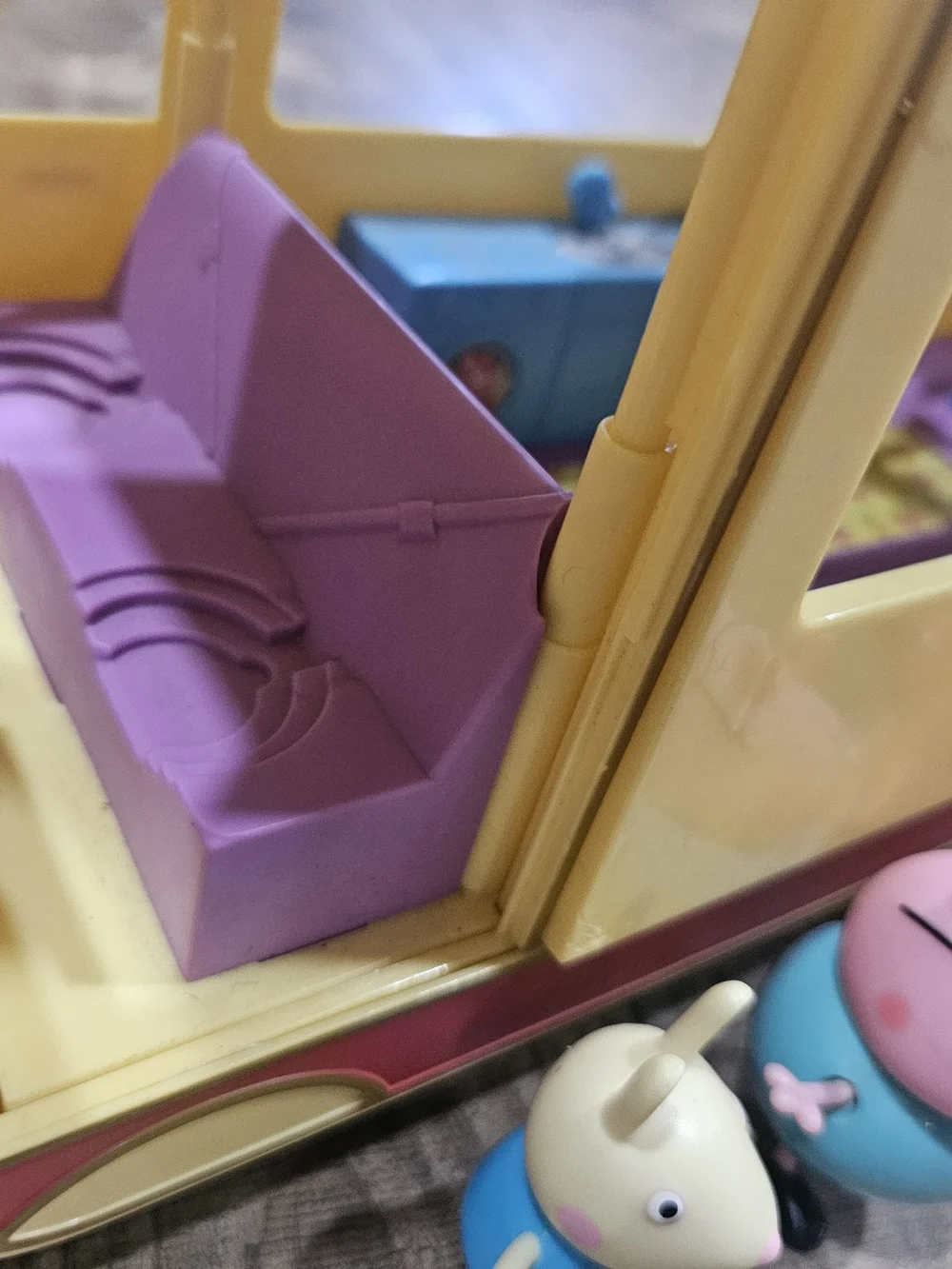 Peppa Pig Transforming Camper Bus & 5 Characters 17 Inch